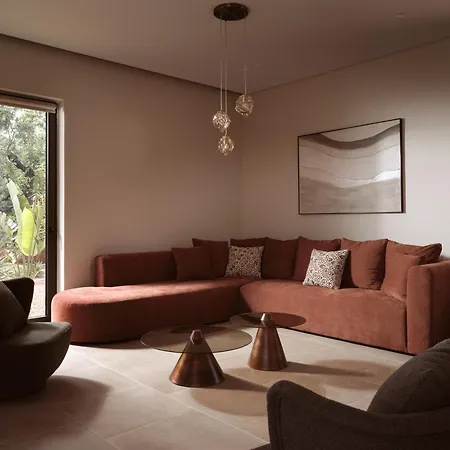 别墅 Artisan Villa, A Mythical Escape, With Heated Pool, By Thinkvilla